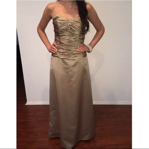 Da Vinci Champagne Satin Gown. Only worn once.